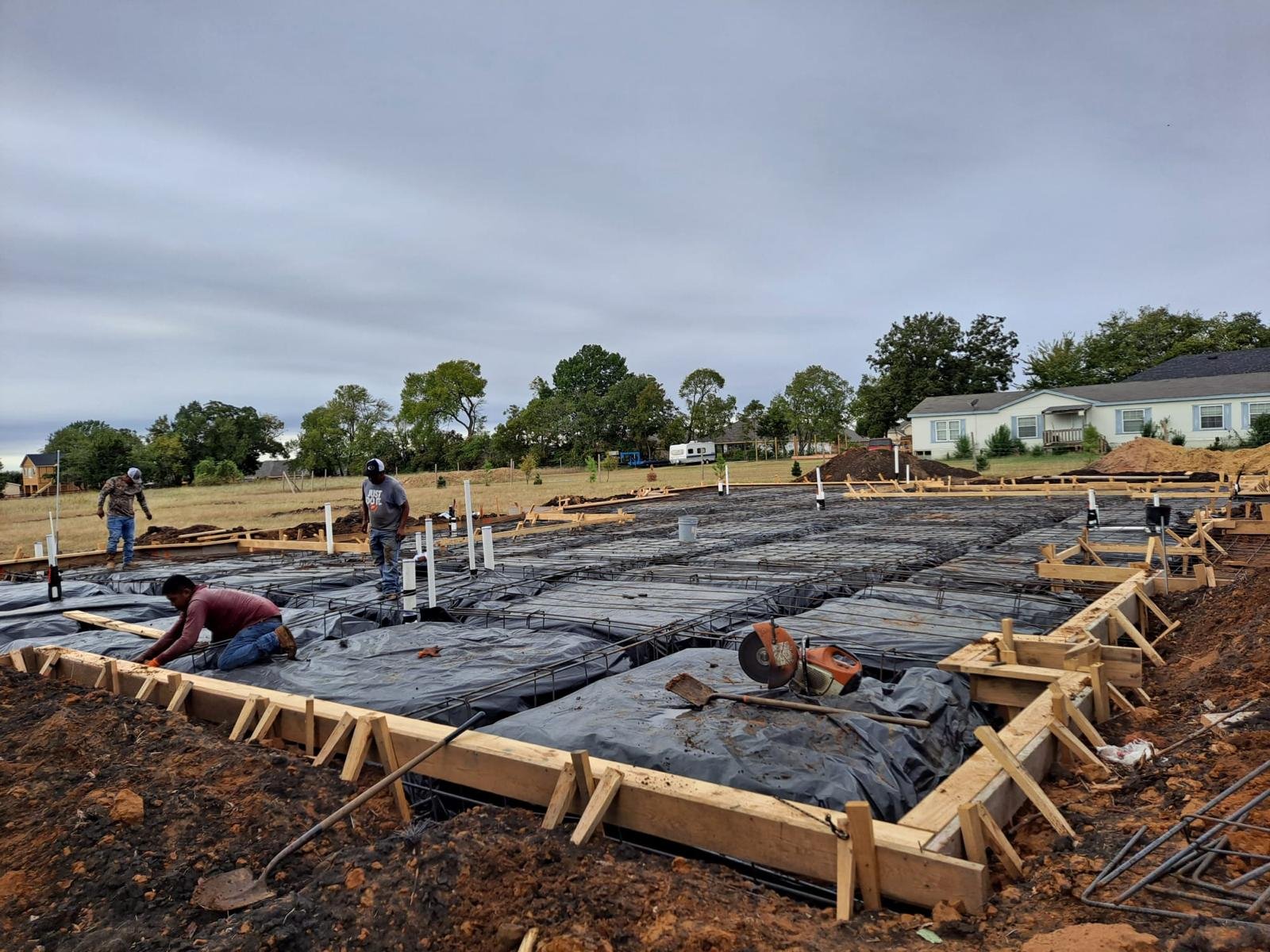 employees from araque projects working in a foundation.